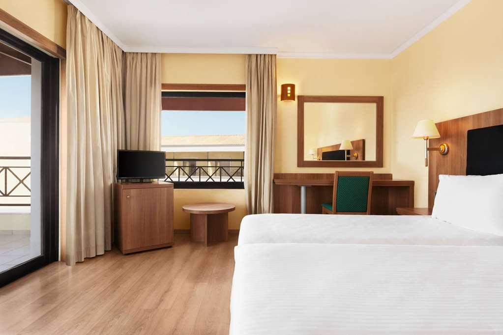 Hotel Ramada By Wyndham, Athens Club Attica Riviera Néa Mákri Camera foto